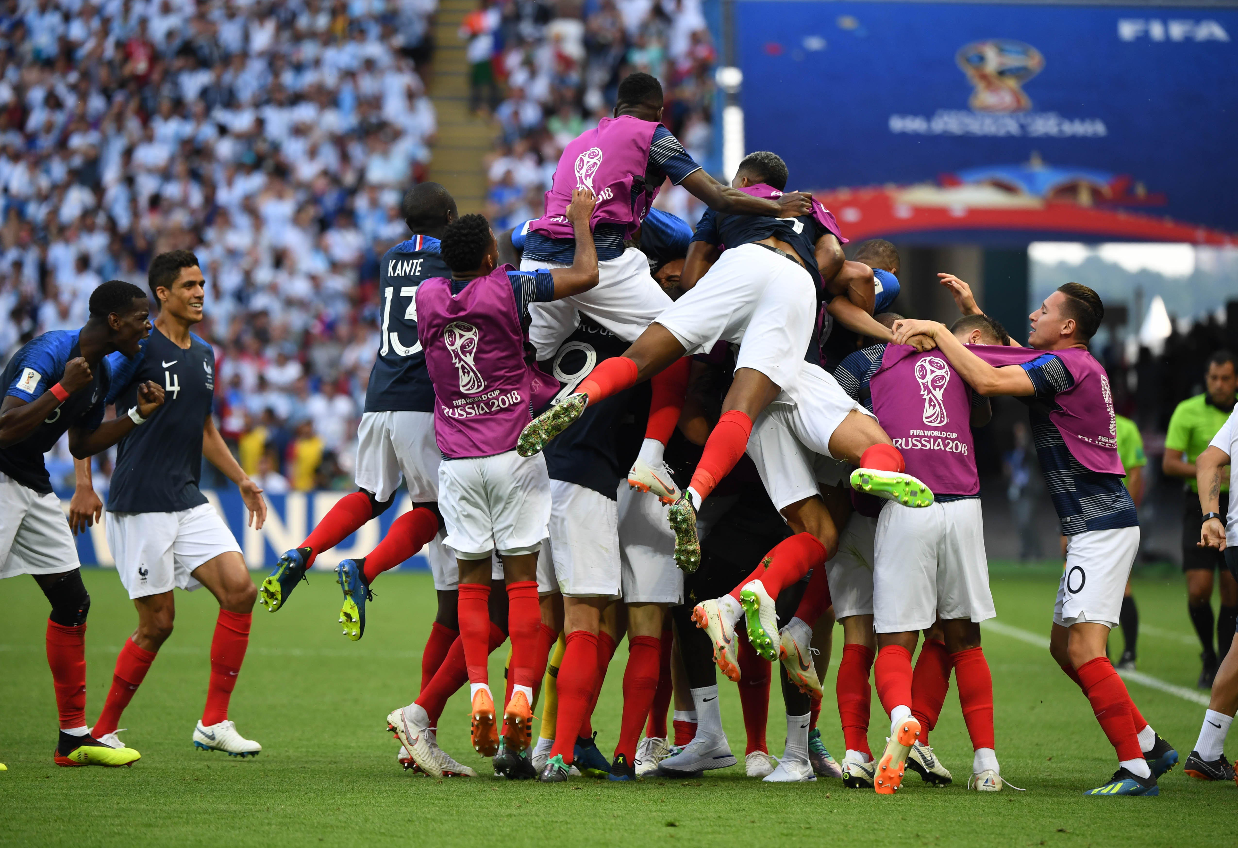 足球赛事精彩瞬间盘点,年度回顾震撼登场 足球赛事精彩瞬间盘点,年度回顾震撼登场