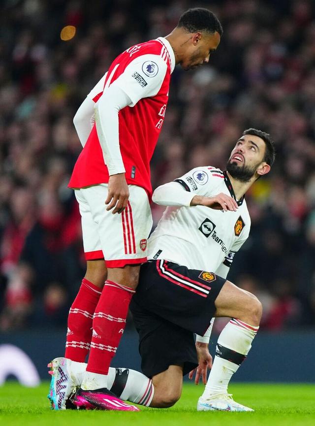 史诗对决!游泳上演极限翻盘 史诗对决!游泳上演极限翻盘