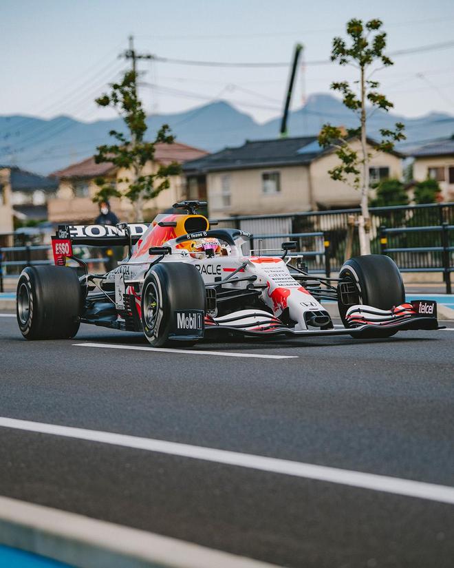 红牛二队翻盘法拉利,佩雷兹刷新纪录 红牛二队翻盘法拉利,佩雷兹刷新纪录