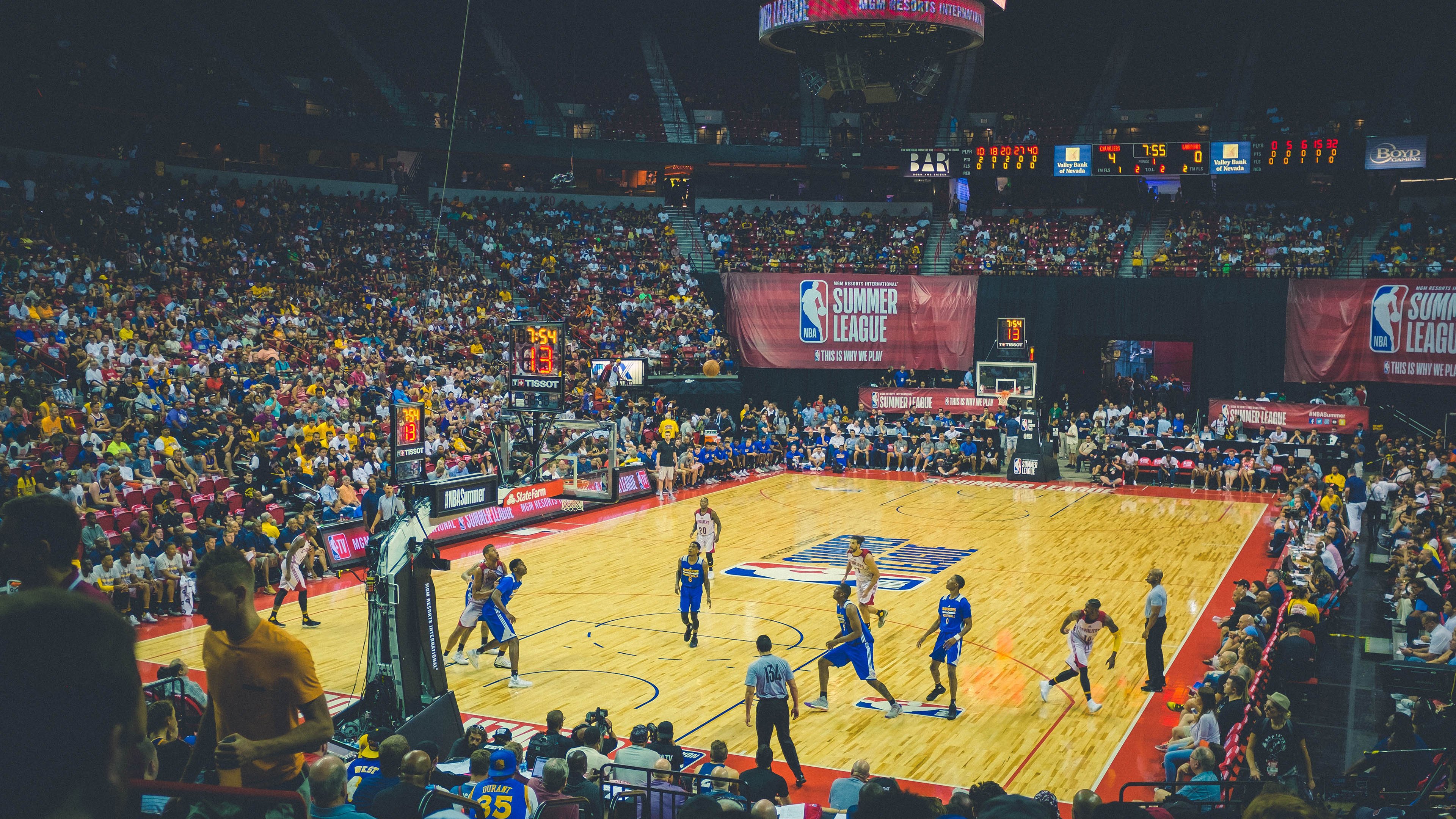 致胜一投与终场哨音，当火箭的巅峰对决遇见欧冠之夜