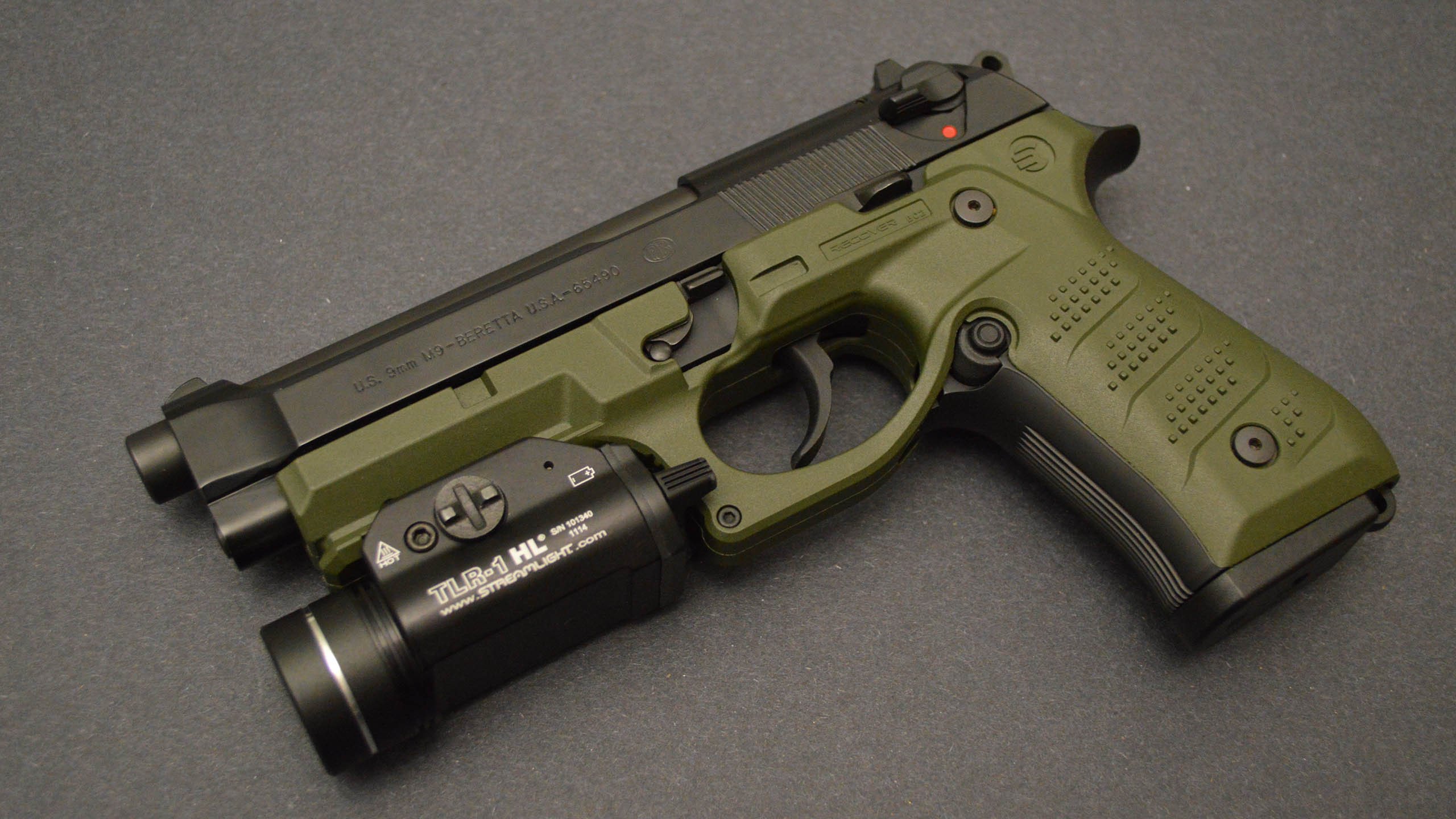 极速与铁壁，当赛道轰鸣遇见球场统治，体育的唯一性即规则与直觉